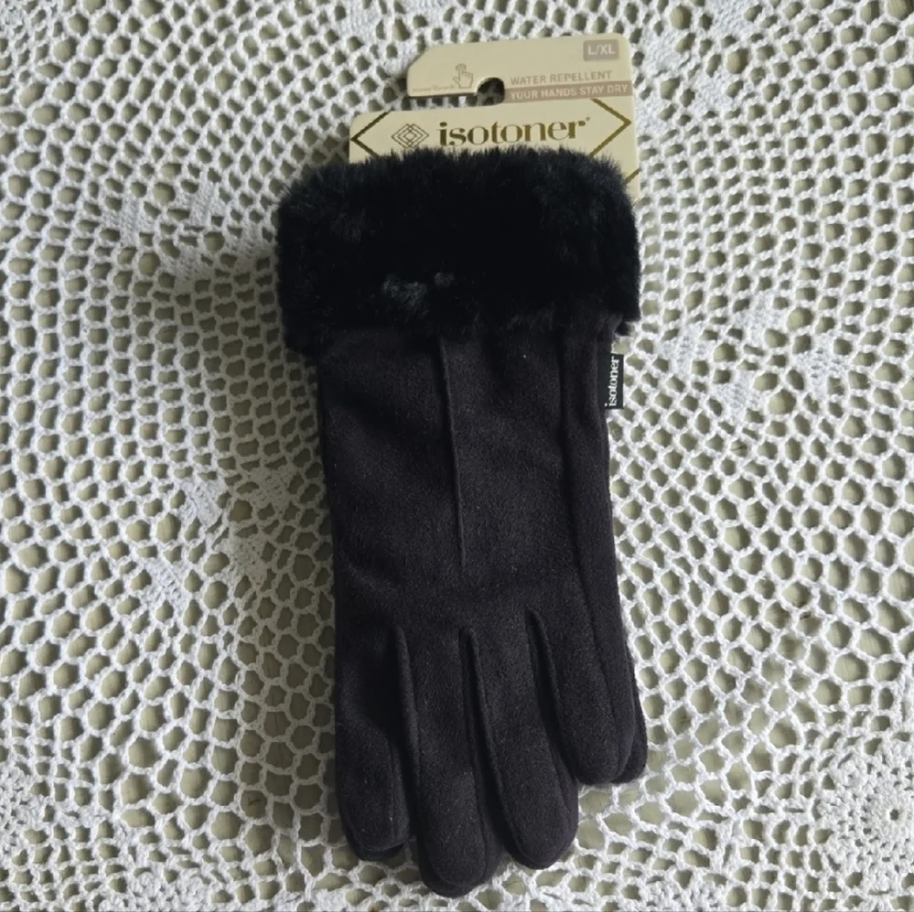 ISOTONER WOMEN'S BLACK FUR-TRIMMED GLOVES - Picture 8 of 8